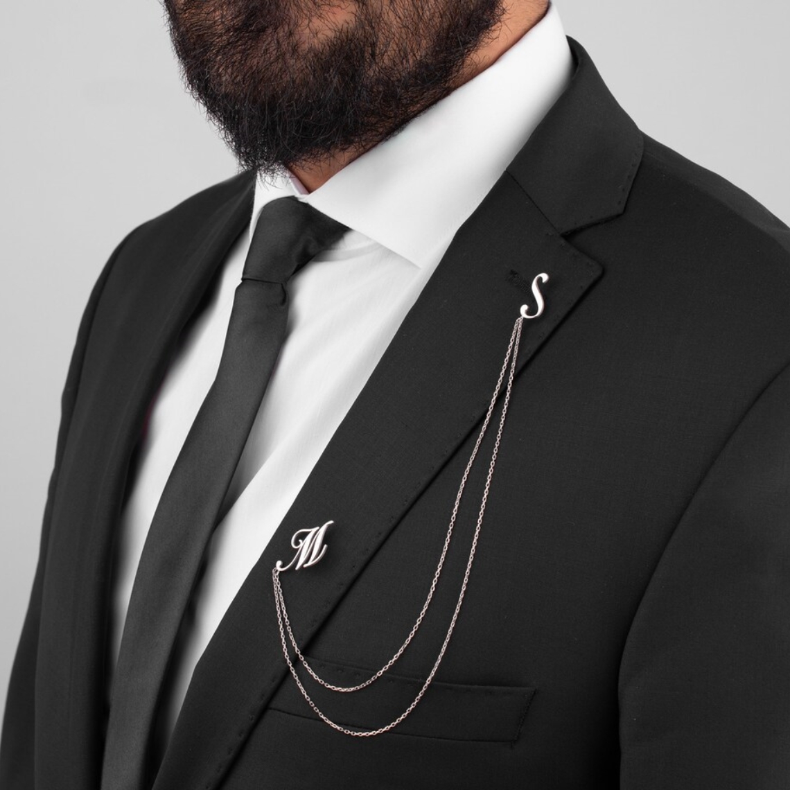 Custom Double Name Brooch Men  - Grooming Kit recension och pris
